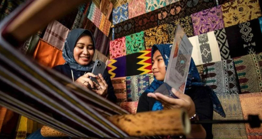 Creativeans_News_Asa UMKM Tenun Tradisional RI Tembus Pasar Internasional › Creativeans Asa UMKM Tenun Tradisional RI Tembus Pasar Internasional