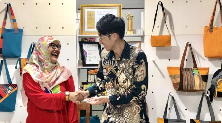 Creativeans_News_Lawe dan Creativeans Akan Promosikan Tenun Karya Wanita Indonesia ke Mancanegara › Creativeans Lawe dan Creativeans Akan Promosikan Tenun Karya Wanita Indonesia ke Mancanegara